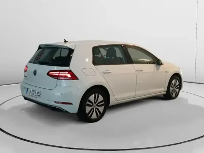 Begagnad VW e-Golf 100 kW (136 HK) 2020 Vit Halvkombi