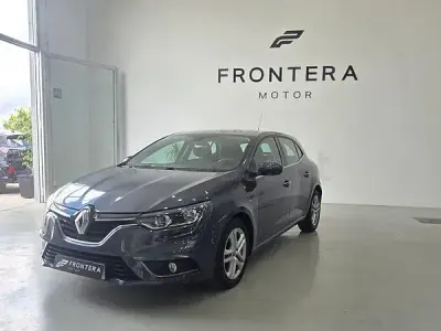 Usado Renault Mégane Business 95 CV (69 kW) 2020 Gris / plata Berlina