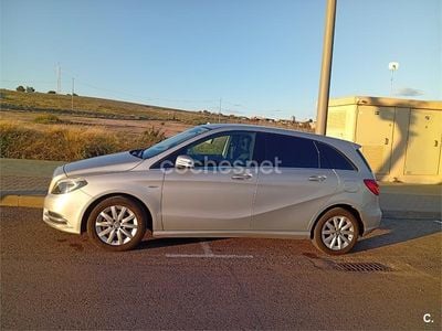 Usado Mercedes B180 109 CV (80 kW) 2012 Gris / plata Monovolumen