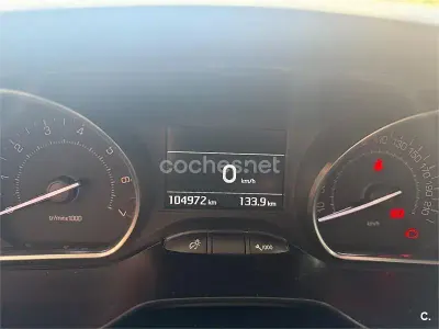 Usado Peugeot 208 Allure 120 CV (88 kW) 2015 Rojo Utilitario