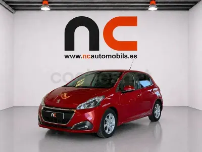 Usado Peugeot 208 Active 100 CV (73 kW) 2015 Granate Utilitario