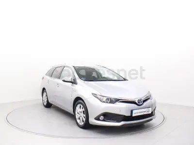 Begagnad Toyota Auris Hybrid Active 136 HK (100 kW) 2019 Grå Kombi