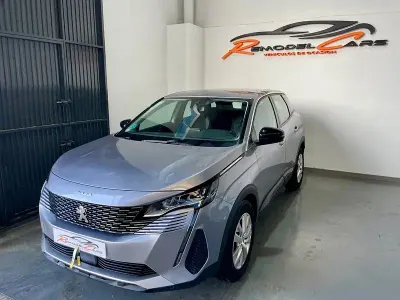 Usado Peugeot 3008 Active 130 CV (95 kW) 2022 Gris / plata SUV