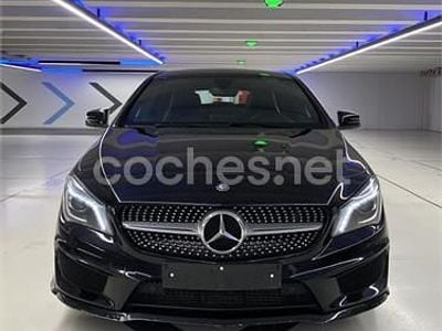 Usado Mercedes CLA200 Shooting Brake AMG line 136 CV (100 kW) 2016 Negro Familiar