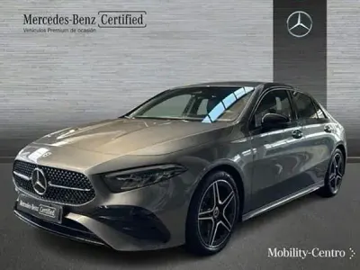 Usado Mercedes A180 115 CV (84 kW) 2025 Gris Berlina
