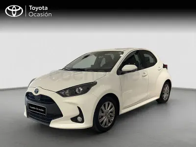 Usado Toyota Yaris Hybrid Active 116 CV (85 kW) 2022 Blanco Berlina