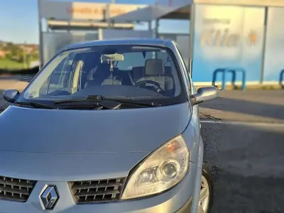 Usado Renault Scenic E-Tech Dynamique 131 CV (96 kW) 2006 Azul Monovolumen