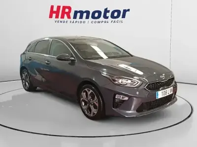 Usado Kia Ceed 136 CV (100 kW) 2021 Gris Utilitario