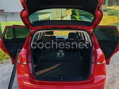 Usado Seat Altea XL Reference 105 CV (77 kW) 2014 Rojo Monovolumen