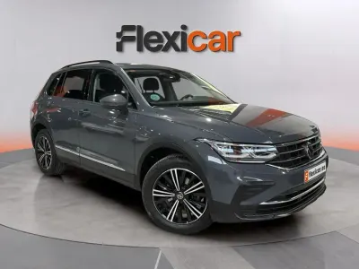 Usado VW Tiguan Life 150 CV (110 kW) 2021 Gris SUV