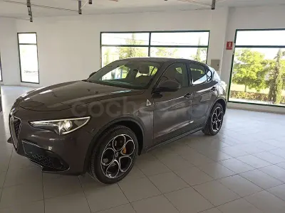 Usado Alfa Romeo Stelvio Executive 210 CV (154 kW) 2019 Gris / plata SUV