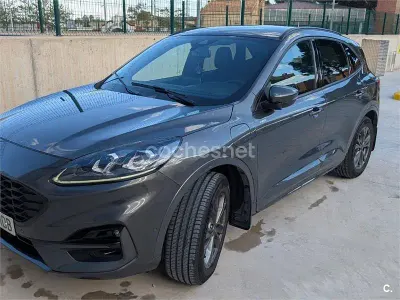Usado Ford Kuga ST-Line X 225 CV (165 kW) 2022 Gris / plata SUV
