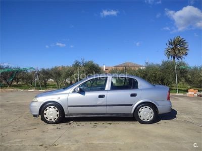 Usado Opel Astra Club 75 CV (55 kW) 2002 Gris / plata Berlina