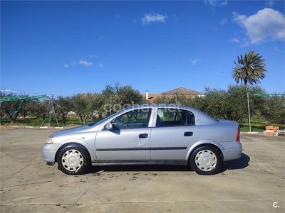 Usado Opel Astra Club 75 CV (55 kW) 2002 Gris / plata Berlina