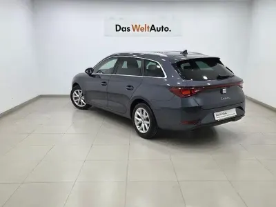 Usado Seat Leon Style 116 CV (85 kW) 2025 Gris Familiar