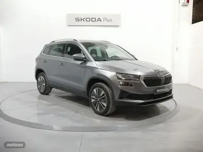 Usado Skoda Karoq Selection 150 CV (110 kW) 2025 Gris / plateado SUV
