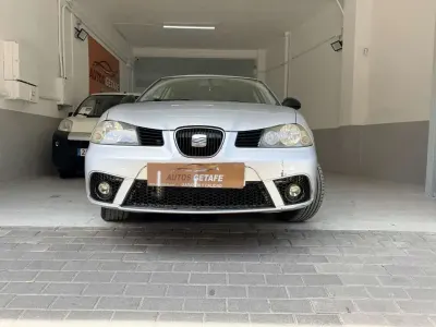 Usado Seat Ibiza 86 CV (63 kW) 2008 Gris Utilitario