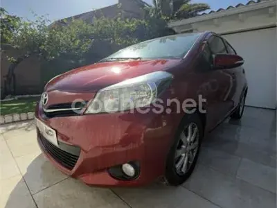 Usado Toyota Yaris Active 90 CV (66 kW) 2012 Rojo Utilitario