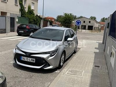 Usado Toyota Corolla 122 CV (89 kW) 2021 Gris / plata Berlina