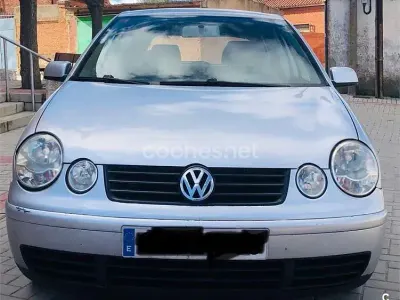 Usado VW Polo Trendline 75 CV (55 kW) 2002 Gris / plata Berlina