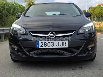 Usado Opel Astra Excellence 136 CV (100 kW) 2015 Negro Berlina