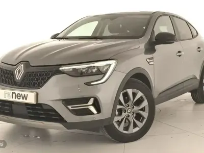 Usado Renault Arkana 140 CV (102 kW) 2025 Gris SUV
