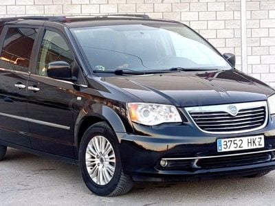 Usado Lancia Voyager Platinum 163 CV (119 kW) 2012 Negro Monovolumen