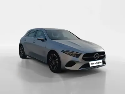 Usado Mercedes A180 136 HP (100 kW) 2025 Cinzento Sedan