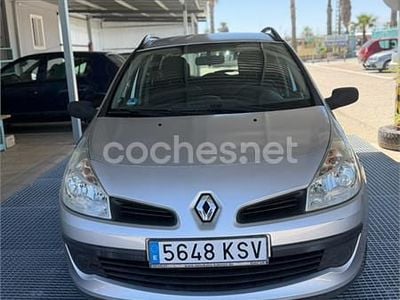 Usado Renault Clio GrandTour Authentique 70 CV (51 kW) 2008 Gris / plata Familiar