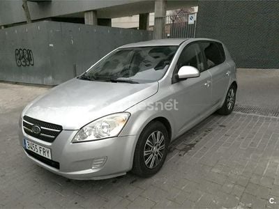 Usado Kia Ceed Active 115 CV (84 kW) 2007 Gris / plata Utilitario