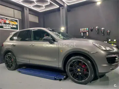 Usado Porsche Cayenne 240 CV (176 kW) 2012 Gris / plata SUV