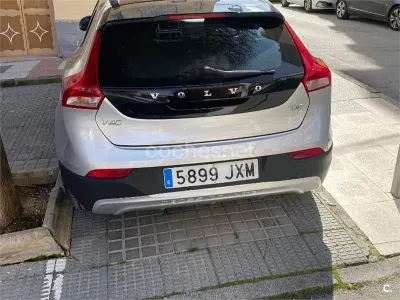 Usado Volvo V40 CC Momentum 120 CV (88 kW) 2017 Gris / plata Familiar