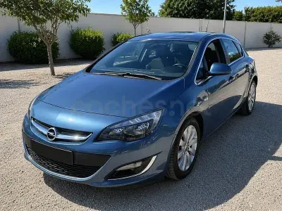 Usado Opel Astra Excellence 130 CV (95 kW) 2014 Azul Berlina
