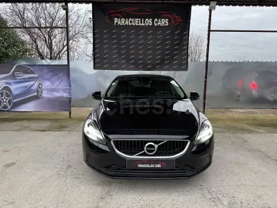 Usado Volvo V40 R-Design Momentum 120 CV (88 kW) 2019 Negro Berlina