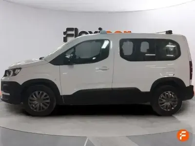 Usado Peugeot Rifter Allure 100 CV (73 kW) 2023 Blanco Monovolumen