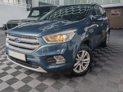 Usado Ford Kuga Trend 120 CV (88 kW) 2018 Azul SUV