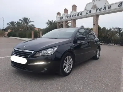 Usado Peugeot 308 Access 100 CV (73 kW) 2016 Negro