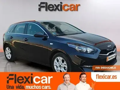 Usado Kia Ceed 136 CV (100 kW) 2023 Negro Utilitario