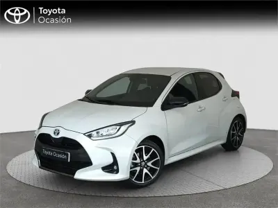 Usado Toyota Yaris Hybrid Style 116 CV (85 kW) 2022 Blanco Monovolumen