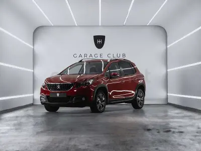 Usado Peugeot 2008 Signature Sky 102 CV (75 kW) 2019 Granate SUV