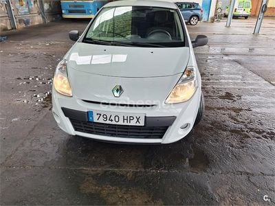 Usado Renault Clio III Collection 75 CV (55 kW) 2013 Blanco Berlina