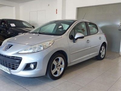 Usado Peugeot 207 Active 92 CV (67 kW) 2012 Gris / plata Berlina