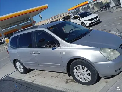 Usado Kia Carnival EX 185 CV (136 kW) 2007 Gris / plata Monovolumen