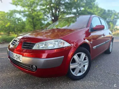Usado Renault Mégane II Dynamique 98 CV (72 kW) 2003 Rojo Berlina