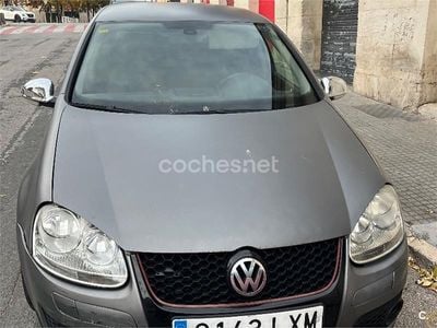 Usado VW Golf IV Highline 105 CV (77 kW) 2005 Gris / plata Berlina