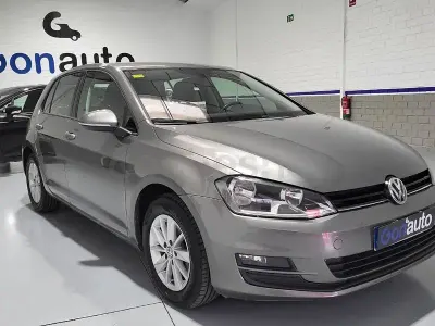 Usado VW Golf VII Business 105 CV (77 kW) 2015 Gris / plata Berlina