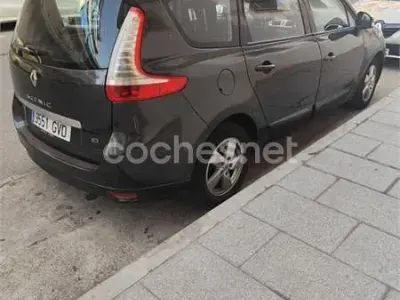 Usado Renault Grand Scénic III Dynamique 130 CV (95 kW) 2010 Negro Monovolumen