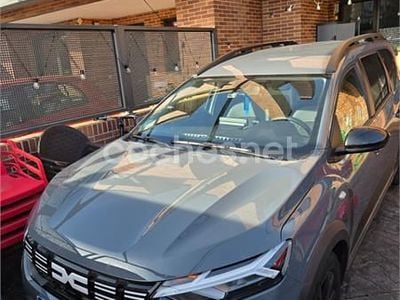 Usado Dacia Jogger Extreme 100 CV (73 kW) 2023 Gris / plata Monovolumen
