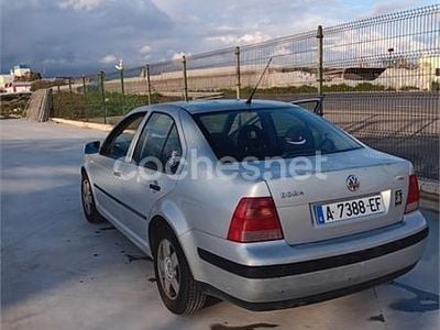 Usado VW Bora Conceptline 90 CV (66 kW) 1999 Gris / plata Berlina