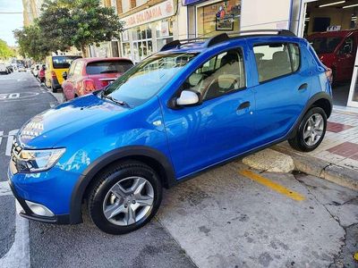 Usado Dacia Sandero Essentiel 91 CV (66 kW) 2020 Azul Utilitario